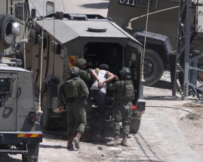 قوات العدو الإسرائيلي تقتحم تقوع والجبعة وتداهم منازلا وتنصب حاجزا عسكريا في الخضر قوات العدو الإسرائيلي تقتحم تقوع والجبعة وتداهم منازلا وتنصب حاجزا عسكريا في الخضر