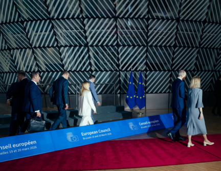 "نيويورك تايمز": أوروبا سئمت من استرضاء ترامب