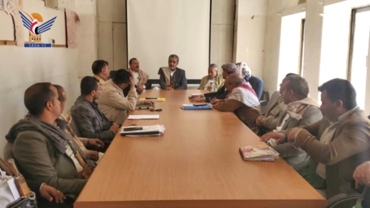 مناقشة خطط تطوير خدمات المياه والصرف الصحي بالمحويت