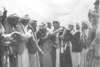 ثمن النظام الجمهوري في اليمن.. عقوبات اقتصادية وتدخلات سعودية لا تنتهي ثمن النظام الجمهوري في اليمن.. عقوبات اقتصادية وتدخلات سعودية لا تنتهي