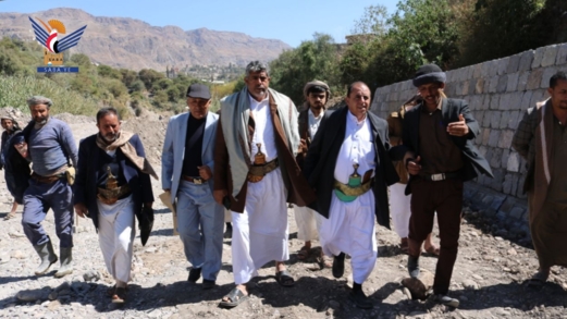 إب .. تفقد العمل بمشروع حماية حي وطن بالسدة من السيول