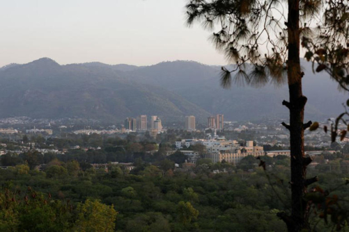 فيتش تبقي تصنيف باكستان عند "B-" مشيرة إلى تحسن الاحتياطيات