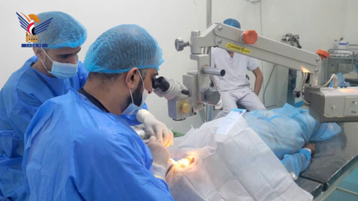 إجراء 405 عمليات في مخيم العيون بمستشفى الجراحي في الحديدة إجراء 405 عمليات في مخيم العيون بمستشفى الجراحي في الحديدة