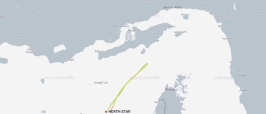 مضيق هرمز تحت سيطرة إيران: سفينة نفط عملاقة تتراجع أمام الحرس الثوري