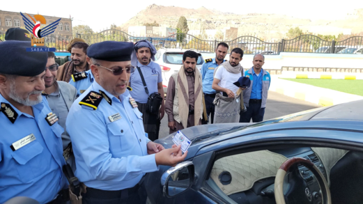 شرطة المرور تدشّن العمل بنظام لواصق التجديدات للمركبات