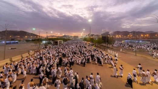 حجاج بيت الله ينفرون من عرفات إلى مزدلفة