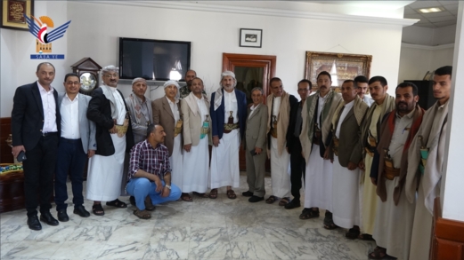 وزير النفط يتفقد مستوى الانضباط الوظيفي في الوزارة عقب إجازة العيد