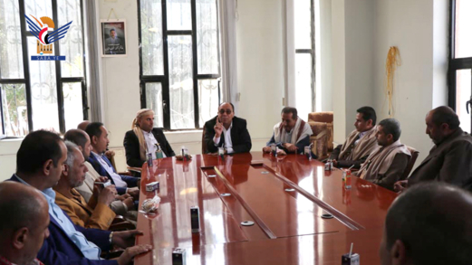 نائب وزير الإعلام يطلع على مستوى الانضباط الوظيفي في ديوان الوزارة