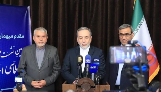 وزير الخارجية الإيراني : جشع واشنطن السبب في عدم عودتنا إلى طاولة المفاوضات وزير الخارجية الإيراني : جشع واشنطن السبب في عدم عودتنا إلى طاولة المفاوضات