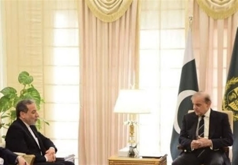 عراقجي يشدد على المواقف الثابتة لإيران بشأن الانهاء الكامل للحرب المفروضة عليها