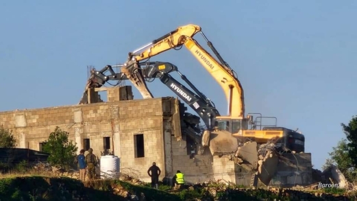 العدو الإسرائيلي يسلم عائلتين في بطن الهوى بالقدس قرارًا بإخلاء منزليهما