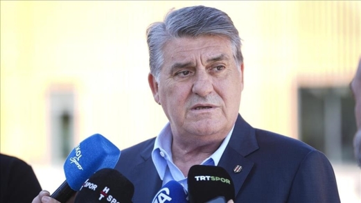 بنفيكا البرتغالي يقيل مدربه برونو لاجي ومورينيو يقترب من خلافته بنفيكا البرتغالي يقيل مدربه برونو لاجي ومورينيو يقترب من خلافته