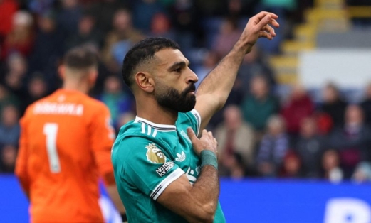 صلاح يقود ليفربول لفوز مثير على بيرنلي في الدوري الإنجليزي صلاح يقود ليفربول لفوز مثير على بيرنلي في الدوري الإنجليزي