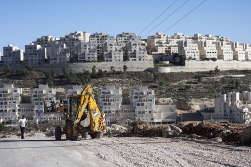 مقاومة الجدار والاستيطان:"إسرائيل" تبدأ التنفيذ الفعلي لمخطط "E1" الاستيطاني