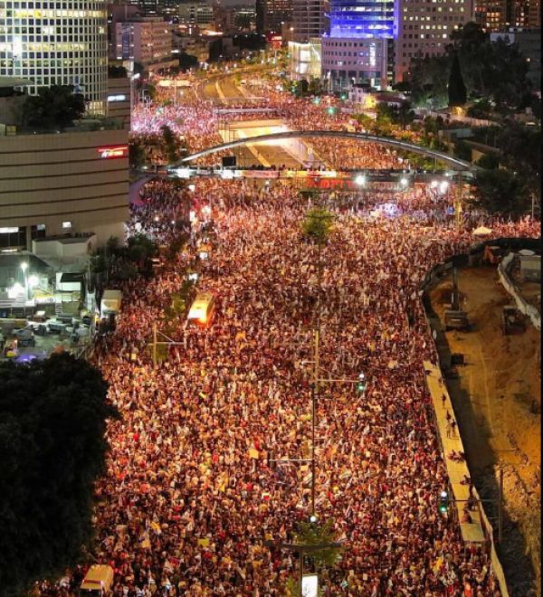 مئات الآلاف الصهاينة يتظاهرون ضد نتنياهو .. هل يتراجع !؟