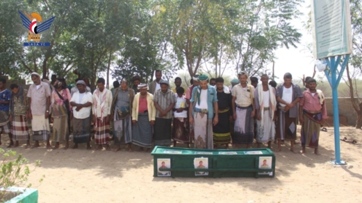 تشييع جثمان الشهيد أحمد أحدب بمديرية الدريهمي بالحديدة