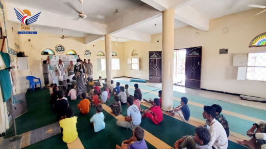 تفقد أنشطة الدورات الصيفية لنازحي حرض في مديرية عبس