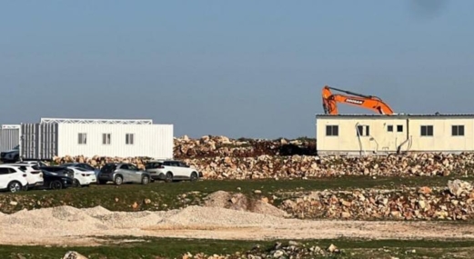 العدو الإسرائيلي يشرع بإقامة مستوطنة جديدة فوق جبل عيبال بمدينة نابلس