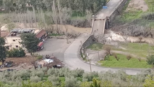 طيران العدو الإسرائيلي يدمٍر بغارة عنيفة جسر قعقعية جنوب لبنان