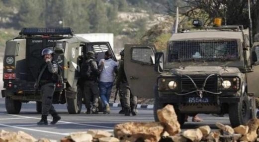 العدو الإسرائيلي يعتقل فلسطينيا ونجله من قرية صانور جنوب جنين وطفلا في مسافر يطا جنوب الخليل