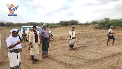 وكيل محافظة الحديدة يتفقد سير العمل في مبادرة استصلاح وادي الغليسي بالقناوص