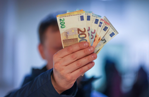 فرنسا تسجل ارتفاعا غير متوقع رغم تباطؤ الطلب المحلي