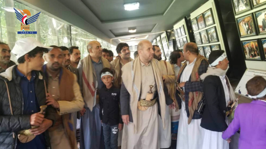 طلاب الدورات الصيفية بالحداء يزورون ضريح الشهيد الرئيس الصماد  