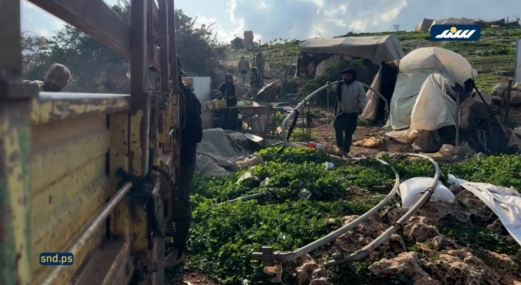 اعتداءات المستوطنين تجبر ست عائلات فلسطينية على الرحيل من تجمع العقبة