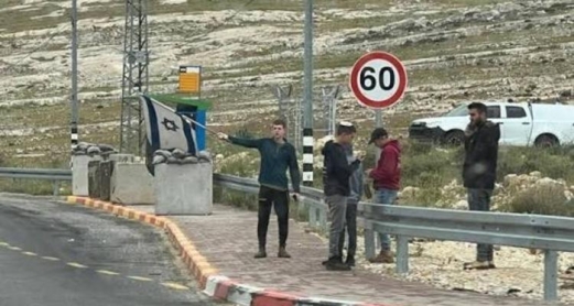 بيت لحم : مستوطنون يقتحمون بلدة نحالين وآخرون يهاجمون مركبات الفلسطينيين قرب بلدة تقوع