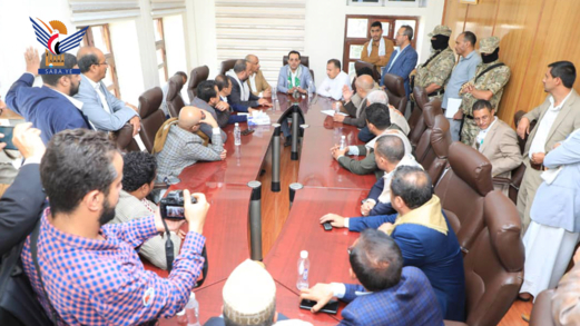 وزير المالية يزور مصلحة الضرائب والجمارك ويلتقي قيادة الغرفة التجارية