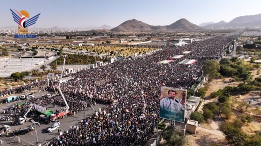 اليمنيون يتحدّون العدو الأمريكي الصهيوني باصطفافهم أسبوعياً في الساحات اليمنيون يتحدّون العدو الأمريكي الصهيوني باصطفافهم أسبوعياً في الساحات