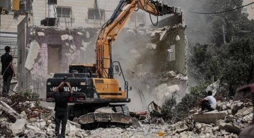 العدو الإسرائيلي يهدم منزلاً في بلدة سلواد شرق رام الله