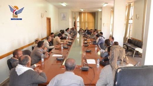  مناقشة سبل تطوير العمل في قطاع الأشغال بمحافظة صنعاء
