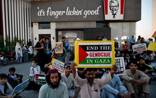 اعتقال 160 شخصا على خلفية هجمات استهدفت فروع كنتاكي في باكستان اعتقال 160 شخصا على خلفية هجمات استهدفت فروع كنتاكي في باكستان