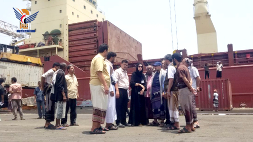 فريق من وزارة الخارجية واللجنة الدولية للصليب الأحمر يزور ميناء الحديدة