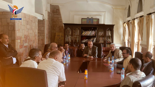 وزير الثقافة والسياحة يؤكد على أهمية الدور التنويري للمثقفين والأدباء