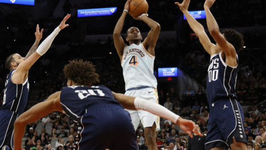 "أن بي ايه": سبيرز يجدد عقد فوكس مقابل 229 مليون دولار