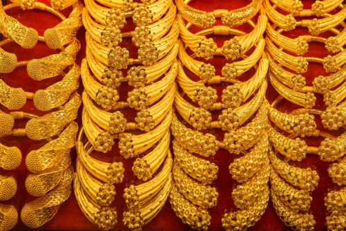 الذهب يتجه لتحقيق أفضل أداء سنوي منذ نحو نصف قرن