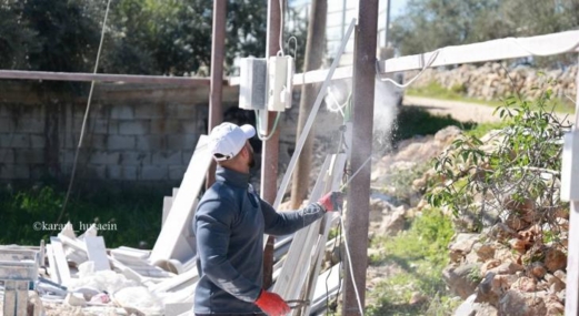 العدو الإسرائيلي يجبر أشقاء مقدسيين على هدم منازلهم الثلاثة في رأس العمود