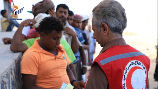 جمعية الهلال الأحمر بالحديدة تدّشن توزيع مساعدات نقدية للمتضررين من السيول جمعية الهلال الأحمر بالحديدة تدّشن توزيع مساعدات نقدية للمتضررين من السيول