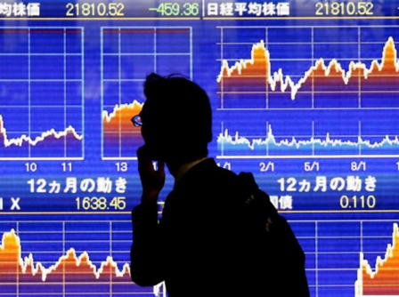 "نيكي" الياباني يتراجع بفعل قوة الين وسط مخاوف من تدخل حكومي