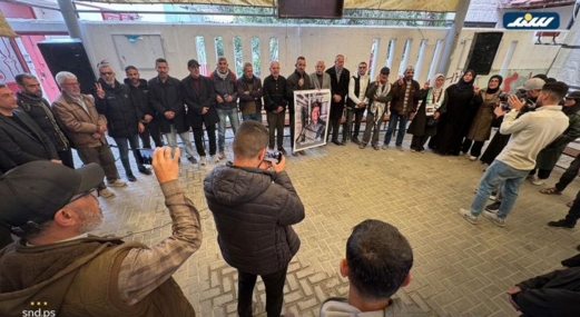 تضامنا مع المعتقلين في السجون الصهيونية..عائلات الأسرى تعتصم أمام الصليب الأحمر بغزة