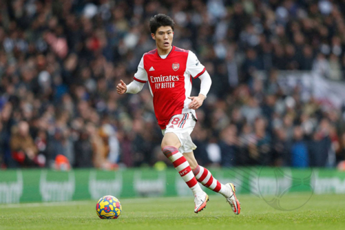 أرسنال ينهي تعاقده مع المدافع الياباني تومياسو