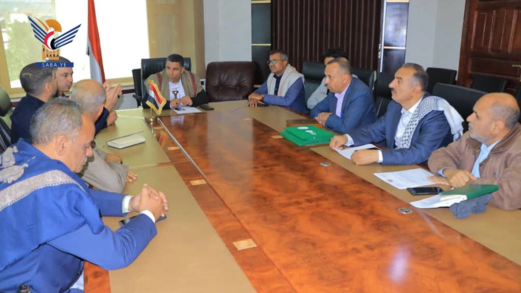 مناقشة تعزيز الشراكة بين وزارة الكهرباء والمياه وجمعية العون المباشر الكويتية