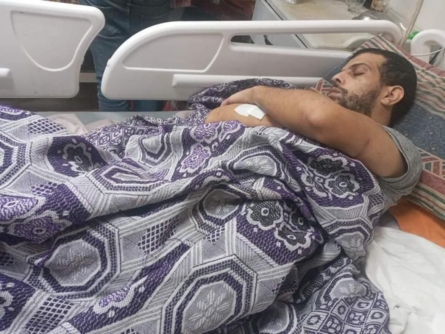 شلل نصفي وفقدان رزق.. "محمد الخطيب" ناجٍ من الموت وأسير الألم في غزة