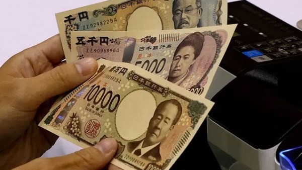 تراجع الين وارتفاع الدولار الأسترالي بعد بيانات الوظائف