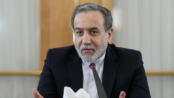 عراقجي: اللامبالاة بالعقوبات والمبالغة فيها يعتبر خطأ ويؤدي الى ضياع الفرص
