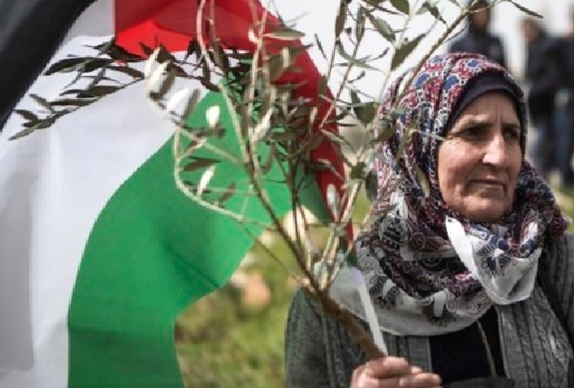 "الدراسات الفلسطينية": معاناة الفلسطينيين مستمرة بعد 50 عامًا على يوم الأرض