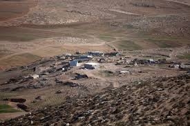 إصابة أربعة فلسطينيين إثر هجوم للمستوطنين على قريتين في مسافر يطا بالضفة