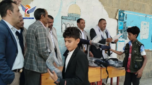 فرع الاتصالات بحجة يدشن مشروع توزيع الحقيبة المدرسية فرع الاتصالات بحجة يدشن مشروع توزيع الحقيبة المدرسية